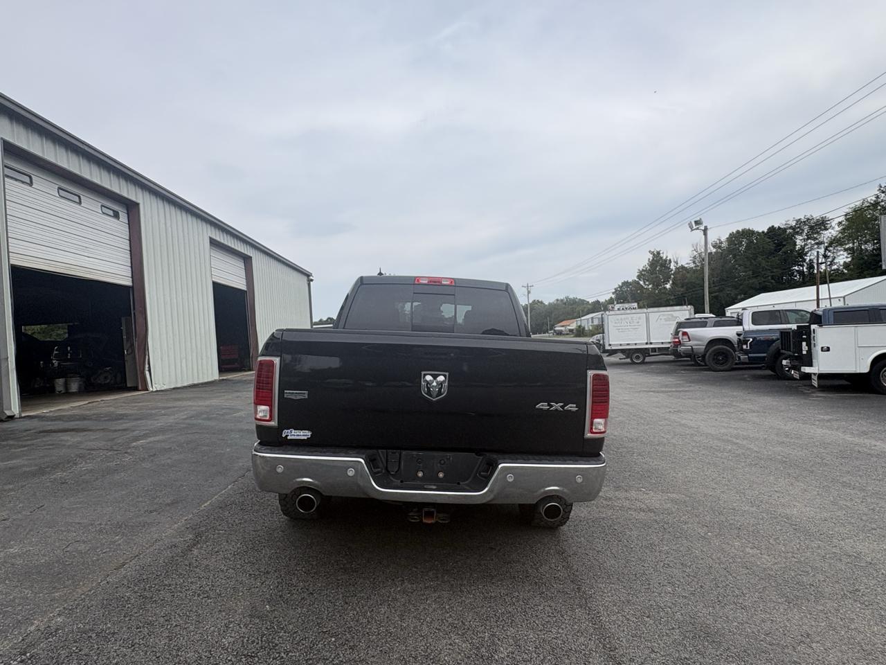 RAM 1500 Laramie 4x4 Crew Cab 5'7" Box 2017