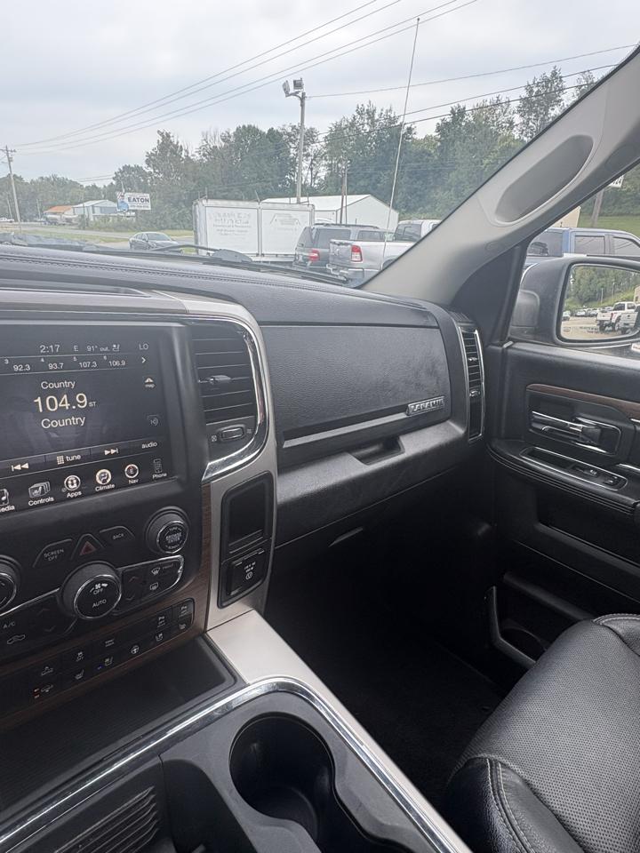 RAM 1500 Laramie 4x4 Crew Cab 5'7" Box 2017