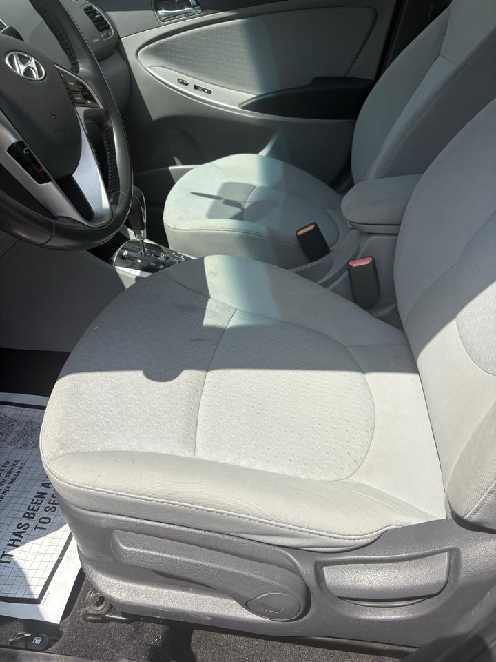 Hyundai Accent 5dr HB Auto SE 2014