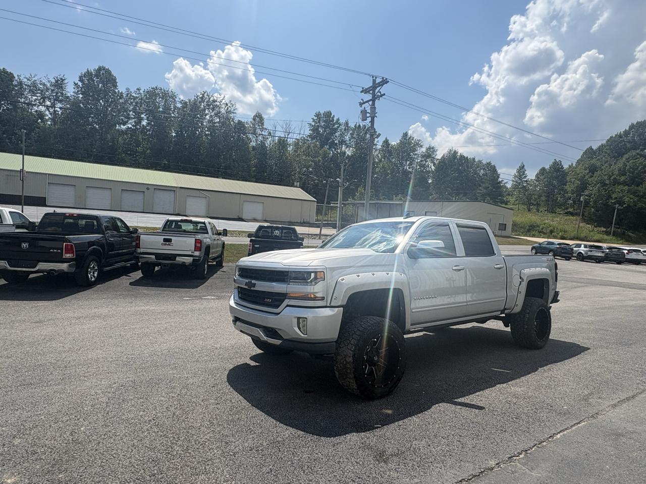 Chevrolet Silverado 1500 4WD Crew Cab 143.5" LT w/2LT 2017