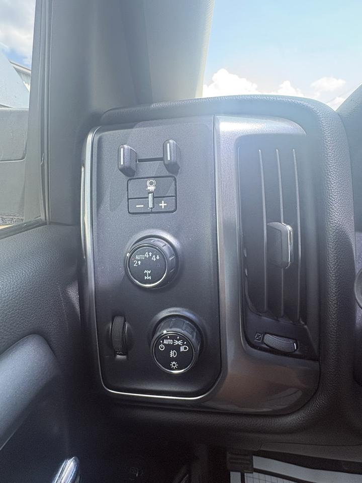 Chevrolet Silverado 1500 4WD Crew Cab 143.5" LT w/2LT 2017