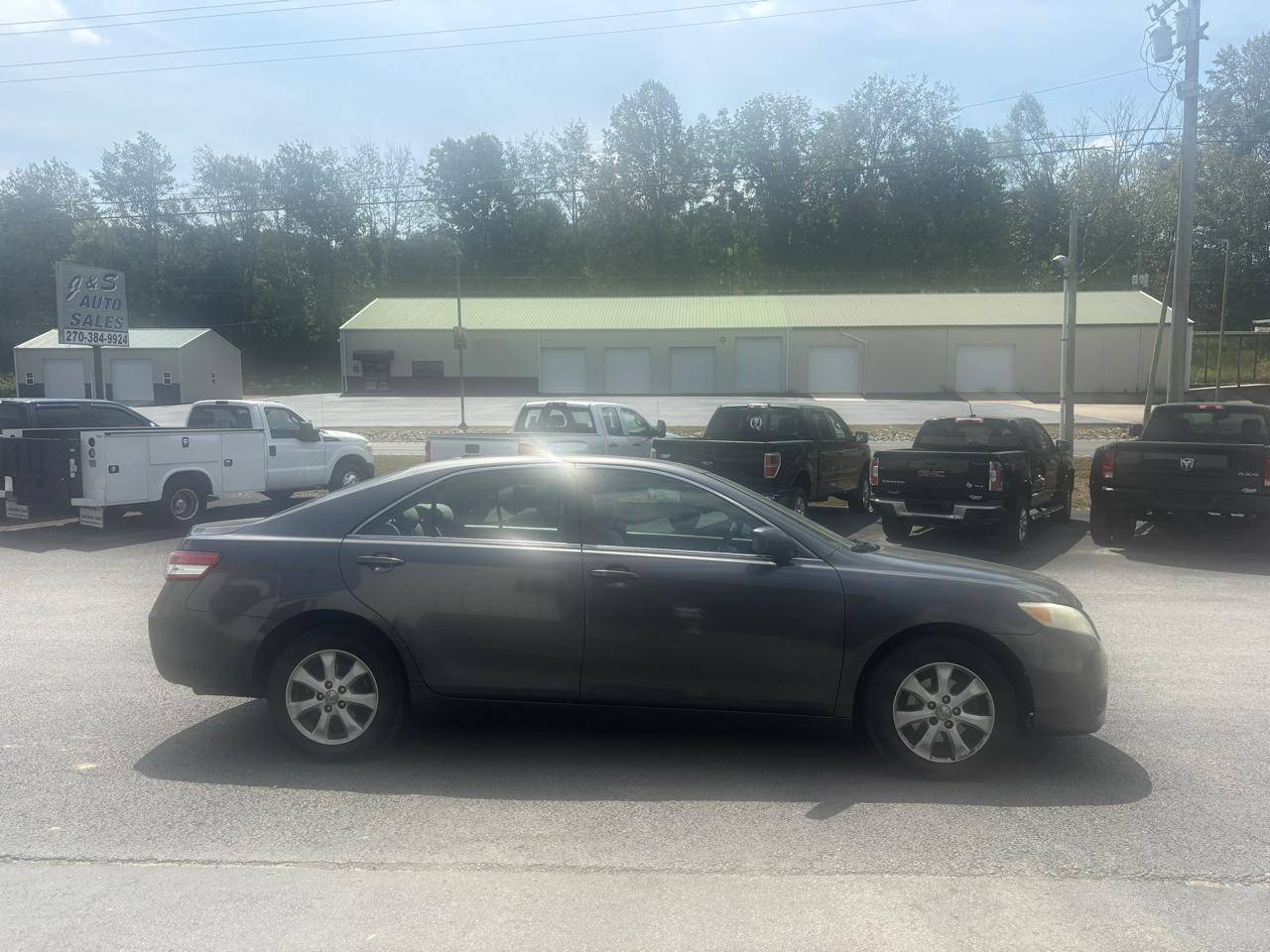 Toyota Camry 4dr Sedan LE 2011