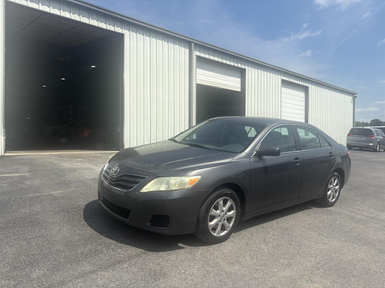 Toyota Camry 4dr Sedan LE 2011