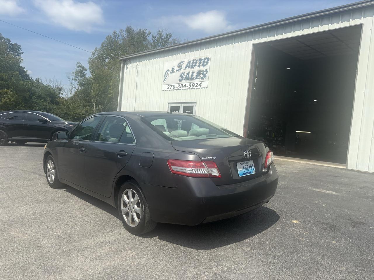 Toyota Camry 4dr Sedan LE 2011