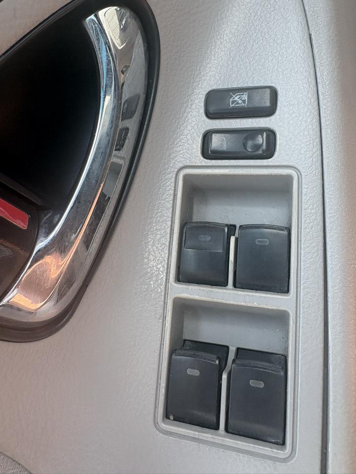 Toyota Camry 4dr Sedan LE 2011