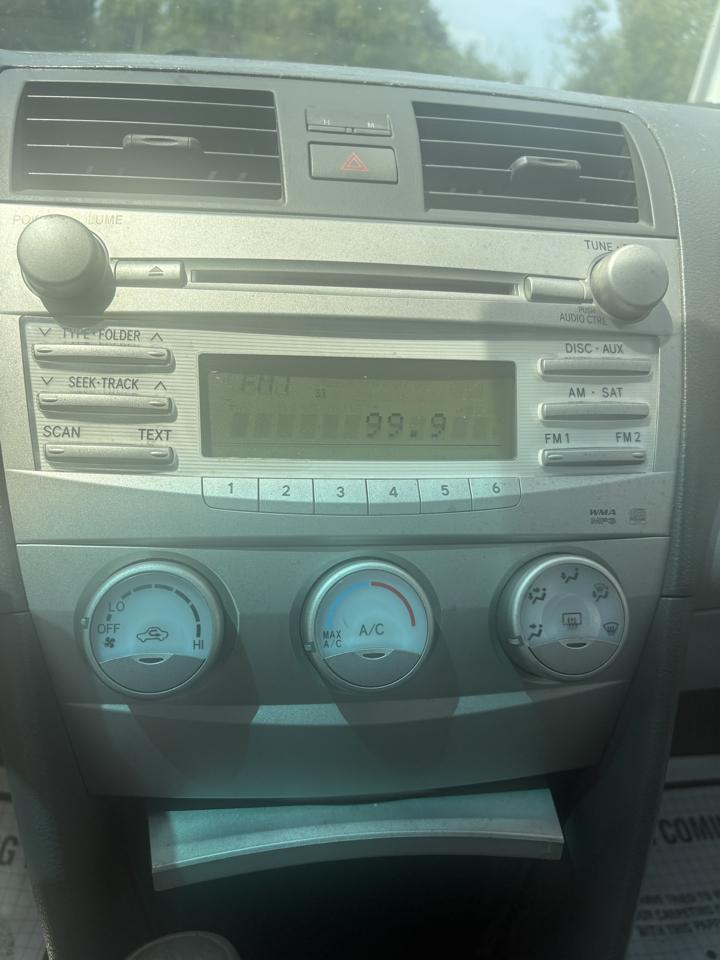 Toyota Camry 4dr Sedan LE 2011