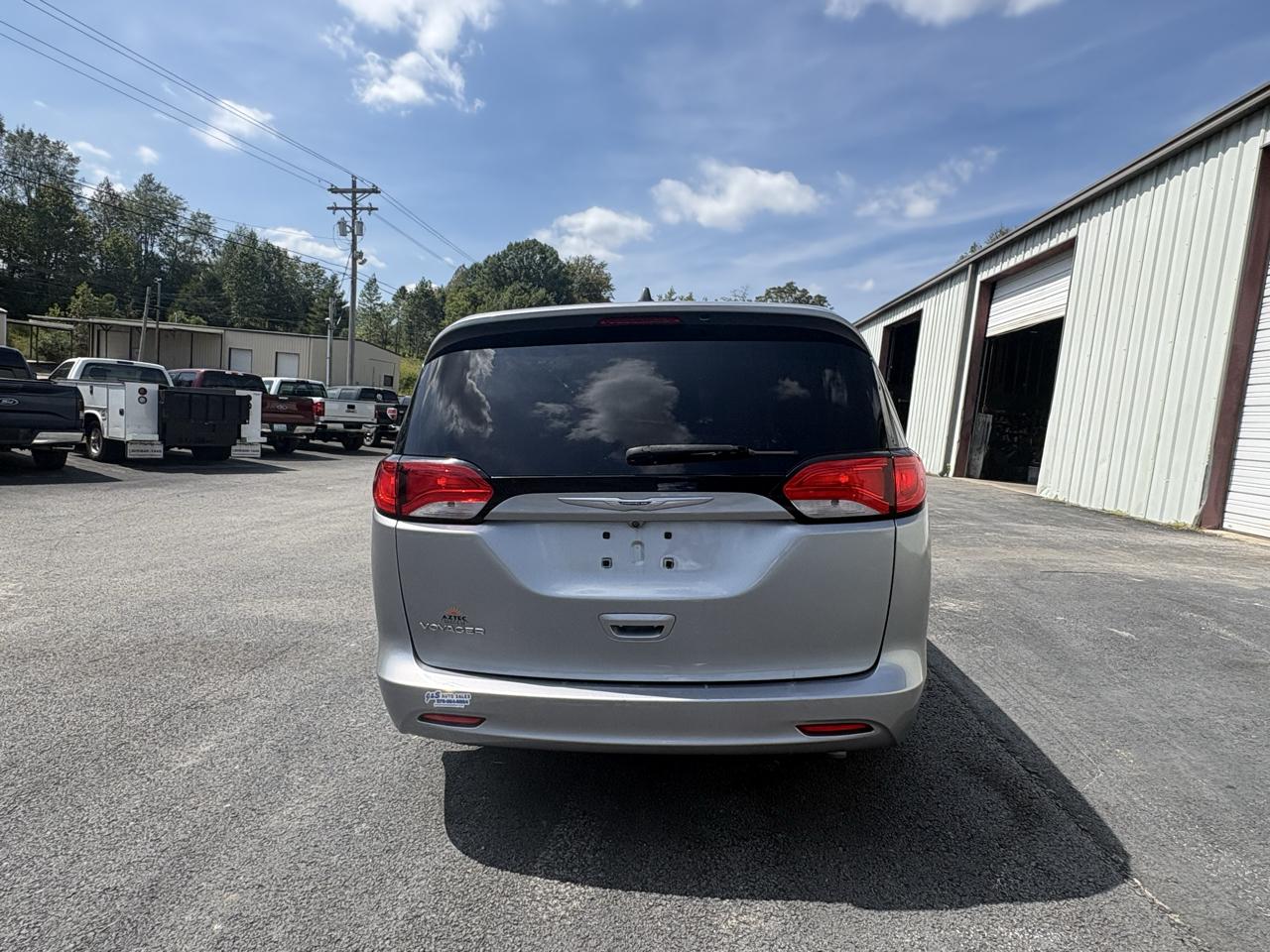 Chrysler Voyager L FWD 2021