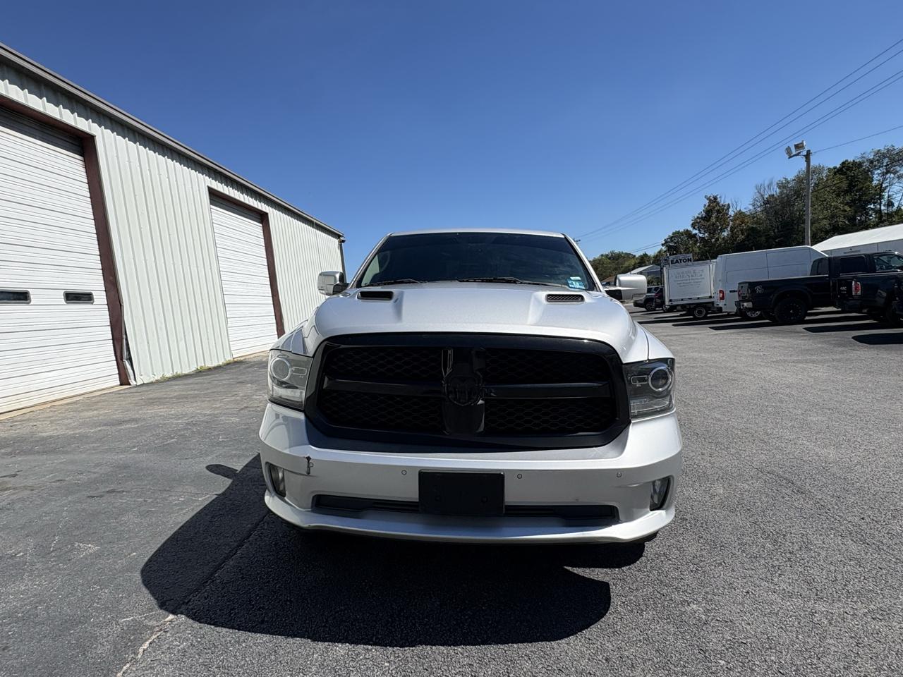 RAM 1500 4WD Crew Cab 140.5" SLT 2017