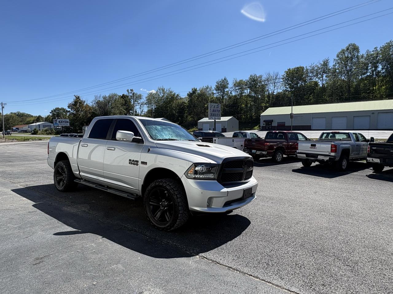 RAM 1500 4WD Crew Cab 140.5" SLT 2017
