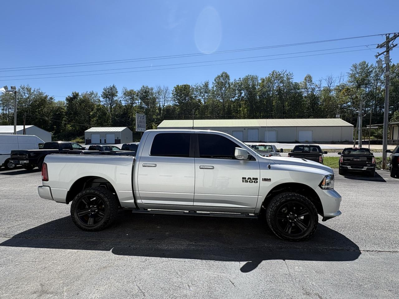 RAM 1500 4WD Crew Cab 140.5" SLT 2017