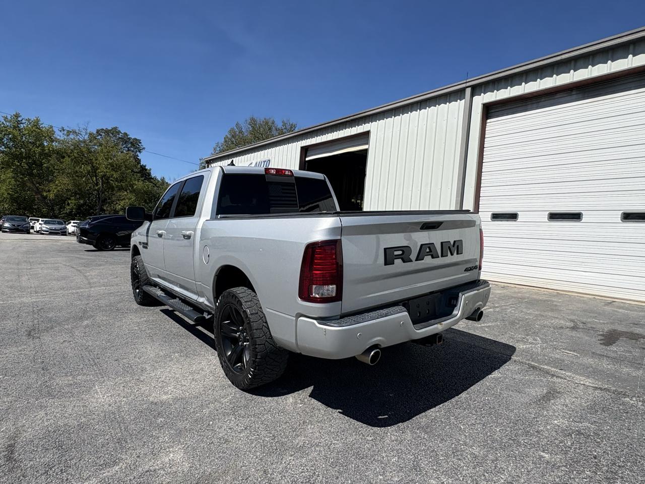 RAM 1500 4WD Crew Cab 140.5" SLT 2017