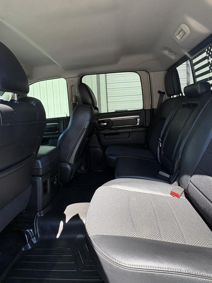 RAM 1500 4WD Crew Cab 140.5" SLT 2017