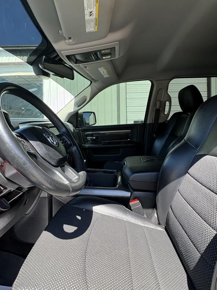 RAM 1500 4WD Crew Cab 140.5" SLT 2017