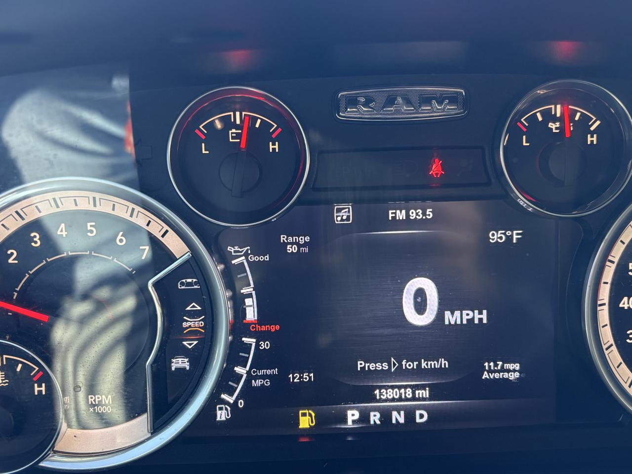 RAM 1500 4WD Crew Cab 140.5" SLT 2017