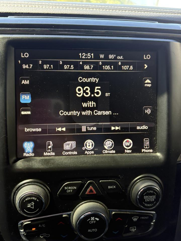 RAM 1500 4WD Crew Cab 140.5" SLT 2017