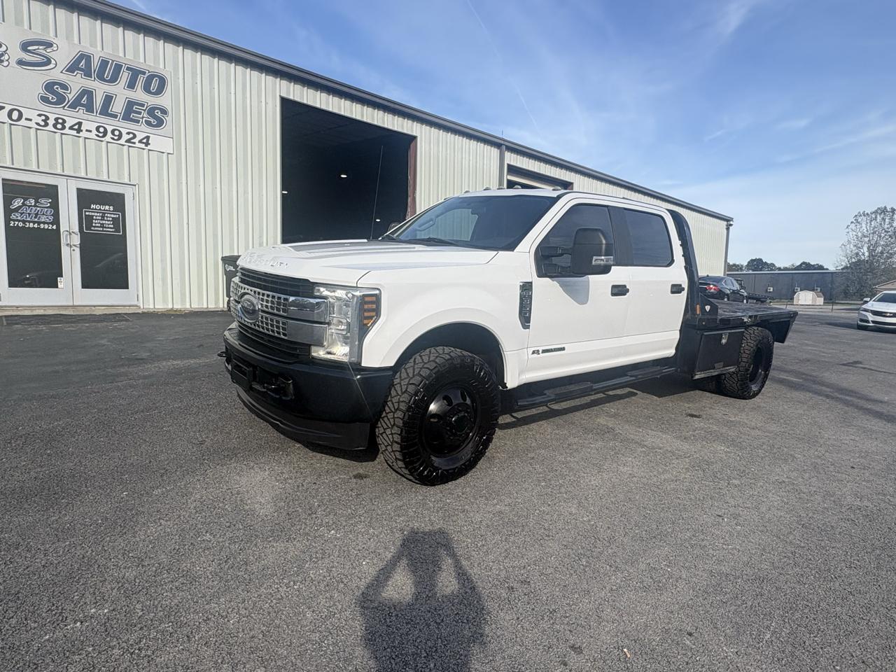Ford Super Duty F-350 DRW Lariat 4WD Crew Cab 179" WB 60" CA 2019