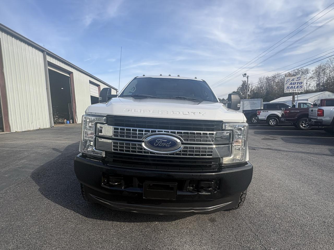 Ford Super Duty F-350 DRW Lariat 4WD Crew Cab 179" WB 60" CA 2019