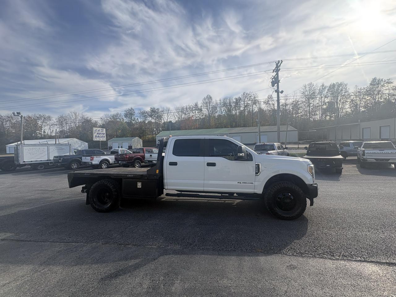 Ford Super Duty F-350 DRW Lariat 4WD Crew Cab 179" WB 60" CA 2019