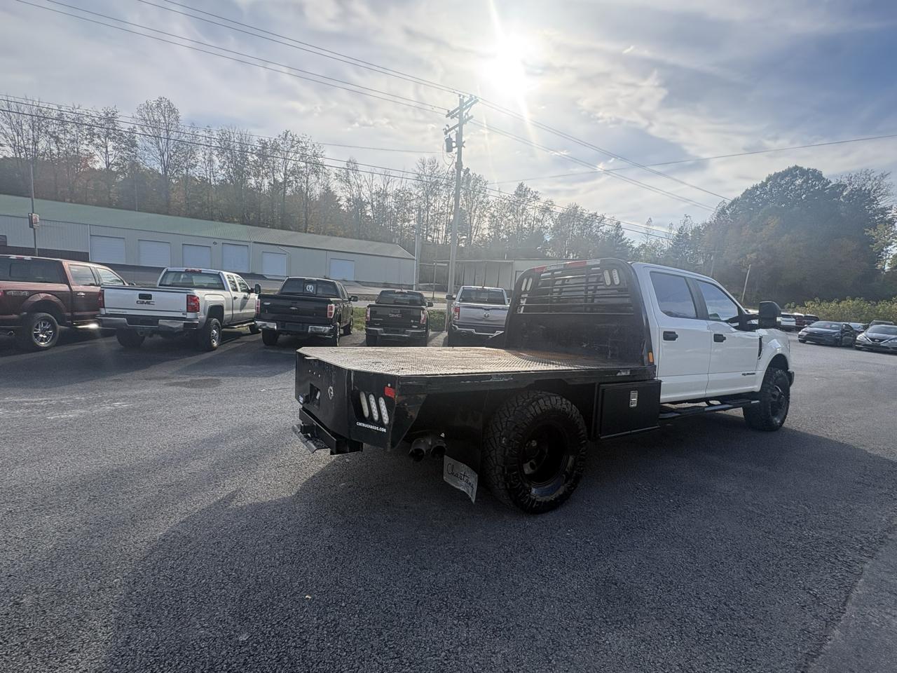 Ford Super Duty F-350 DRW Lariat 4WD Crew Cab 179" WB 60" CA 2019