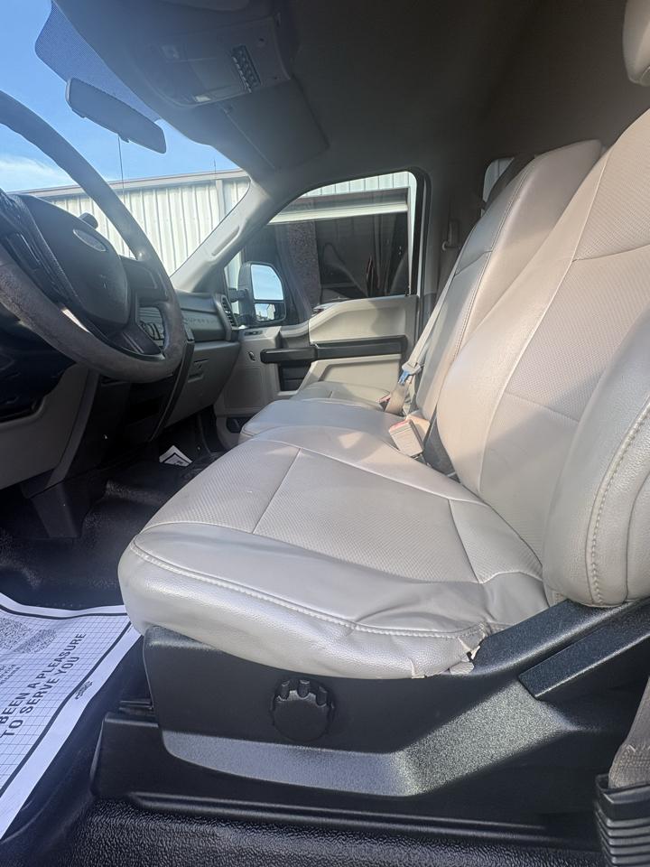 Ford Super Duty F-350 DRW Lariat 4WD Crew Cab 179" WB 60" CA 2019