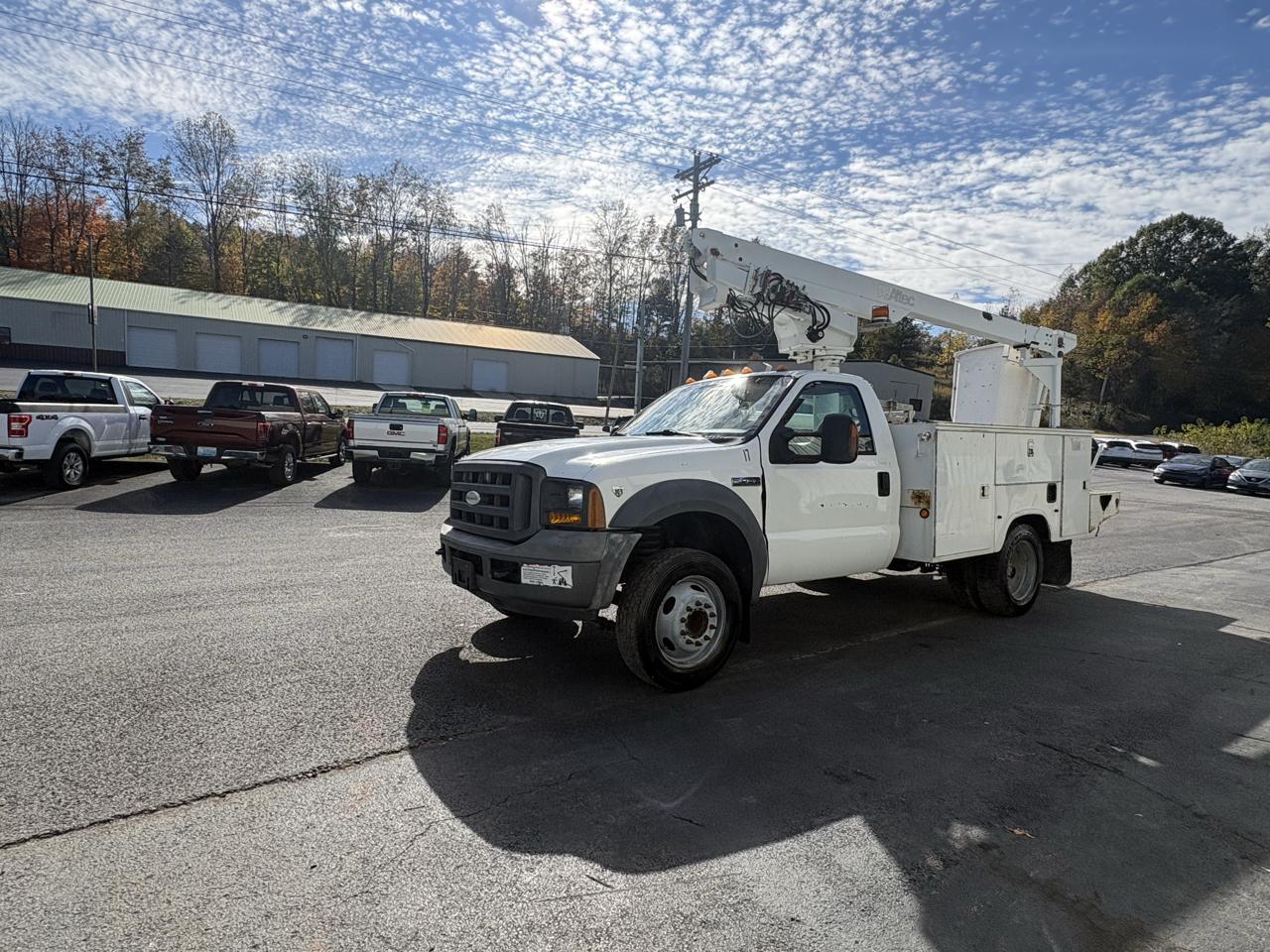 Ford Super Duty F-450 DRW Reg Cab 141" WB 60" CA XLT 2005