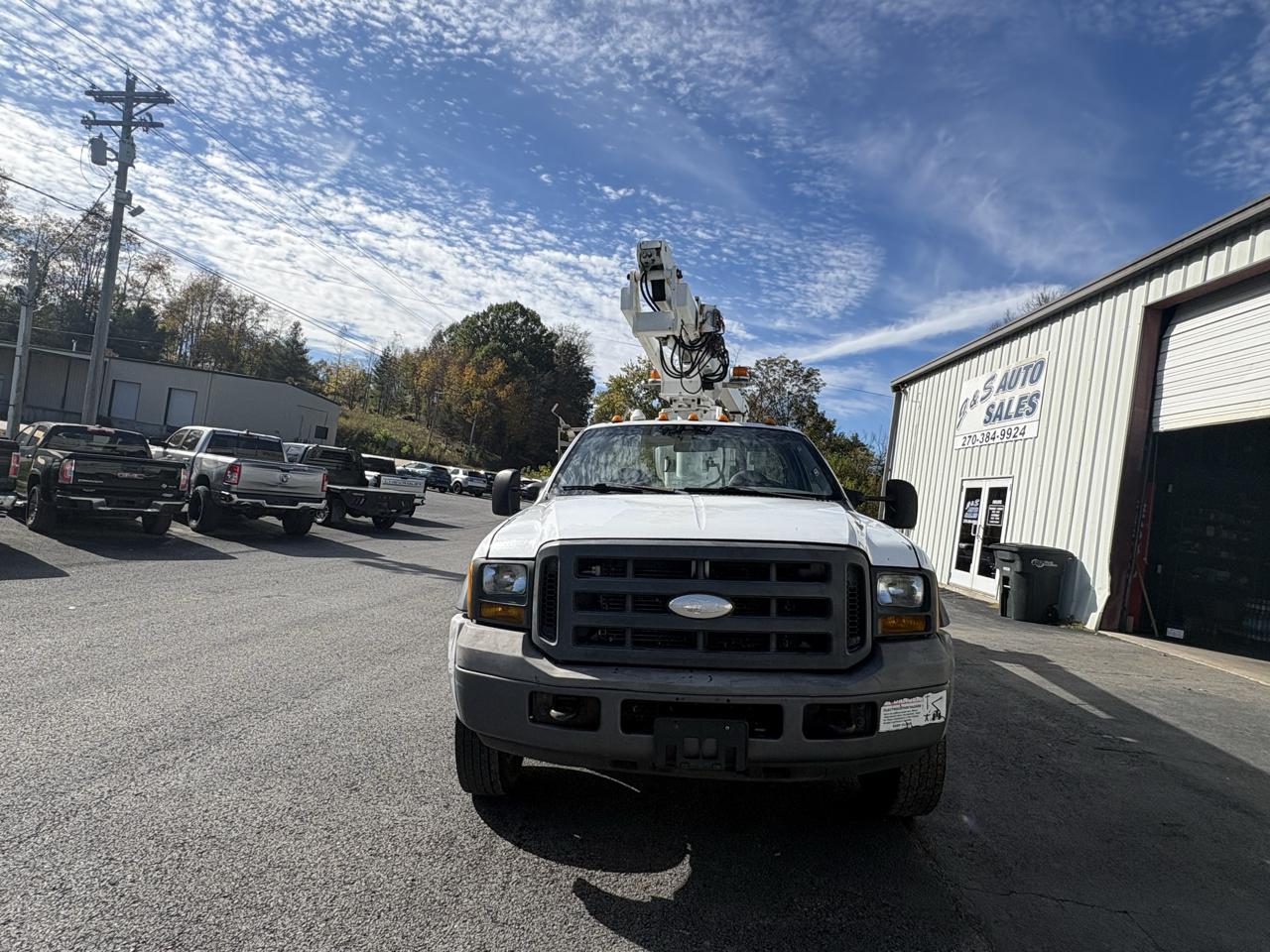 Ford Super Duty F-450 DRW Reg Cab 141" WB 60" CA XLT 2005