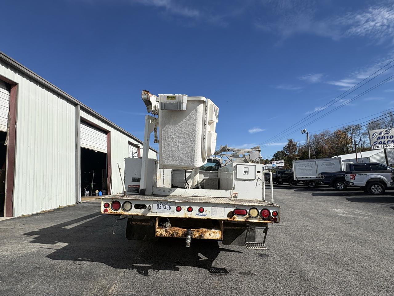Ford Super Duty F-450 DRW Reg Cab 141" WB 60" CA XLT 2005