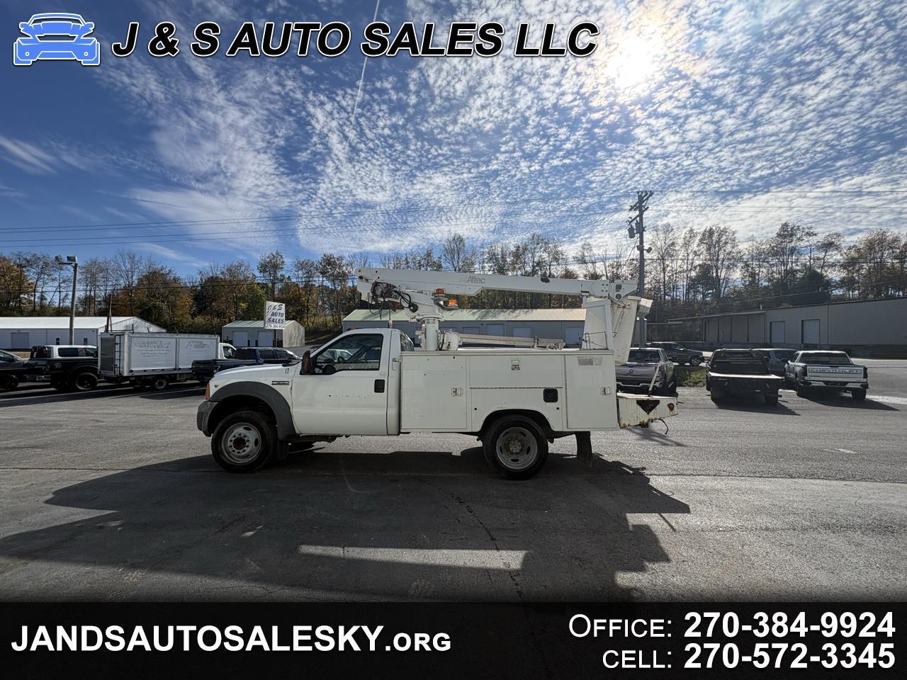 Ford Super Duty F-450 DRW Reg Cab 141" WB 60" CA XLT 2005