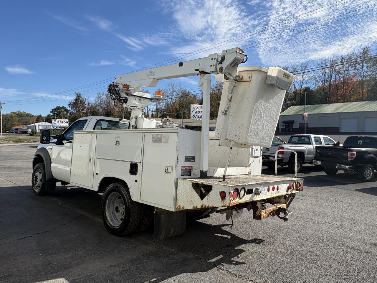 Ford Super Duty F-450 DRW Reg Cab 141" WB 60" CA XLT 2005