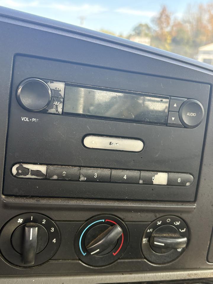 Ford Super Duty F-450 DRW Reg Cab 141" WB 60" CA XLT 2005