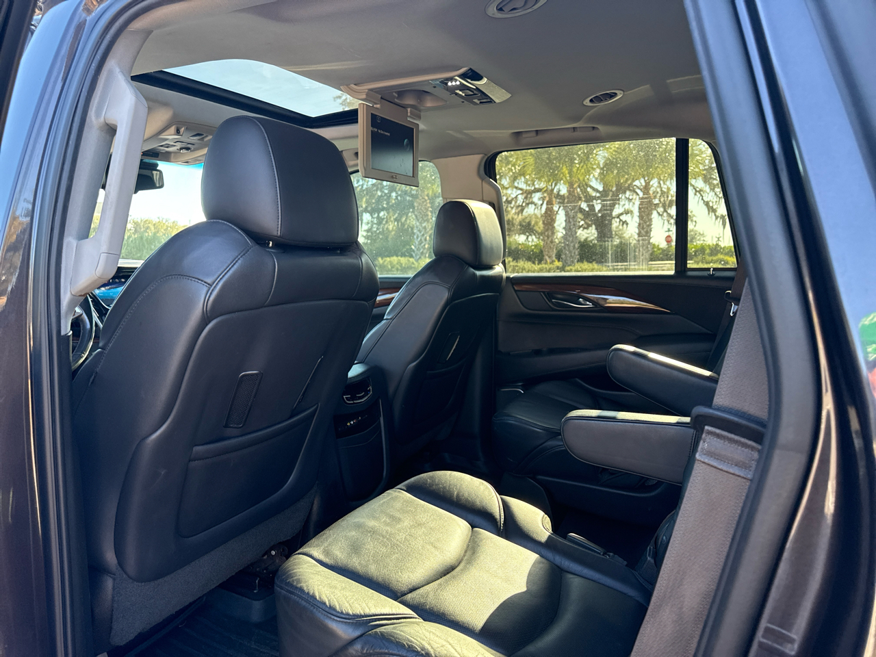 Cadillac Escalade Luxury 4WD 2015