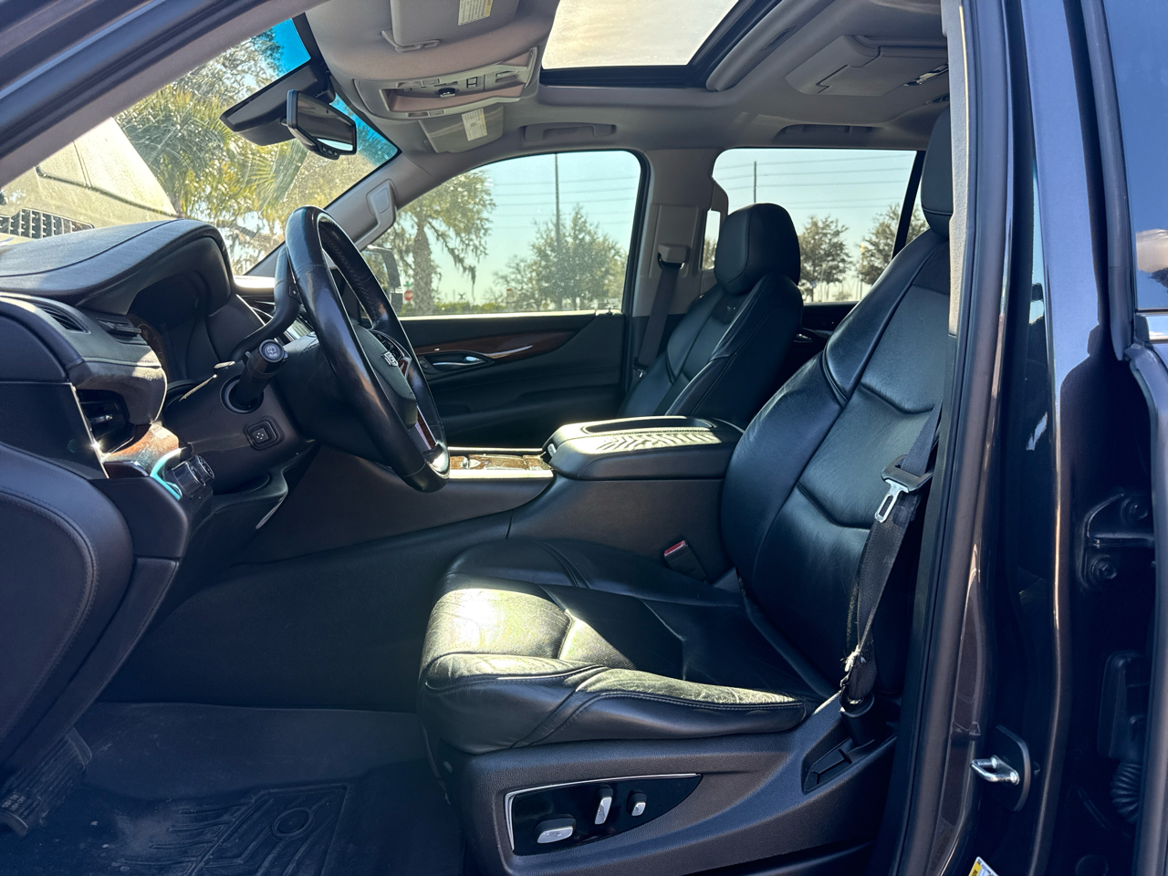 Cadillac Escalade Luxury 4WD 2015