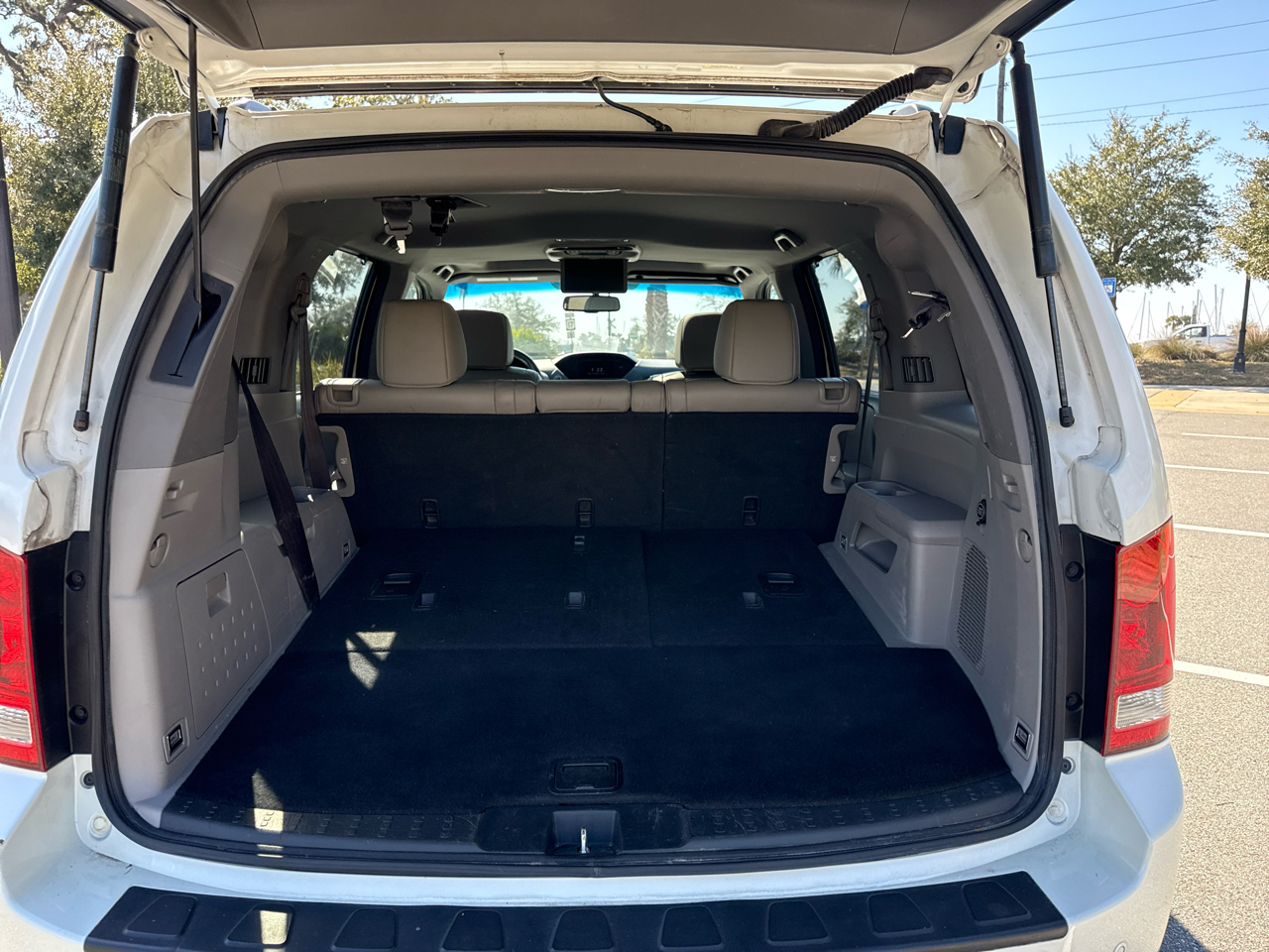 Honda Pilot Touring 2WD 5-Spd AT with DVD 2013