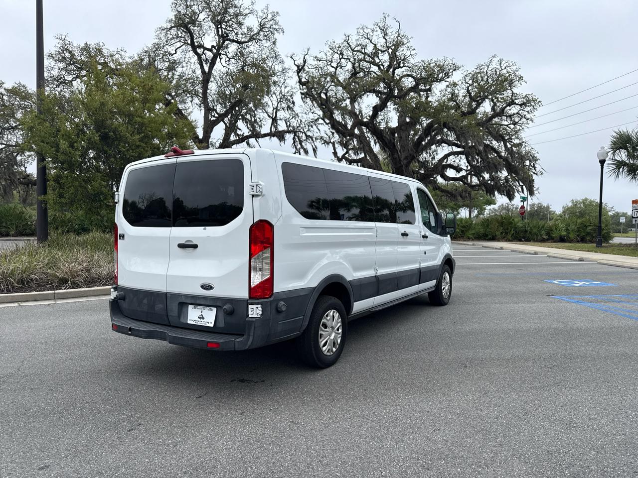 Ford Transit 350 Wagon Low Roof XLT 60/40 Pass. 148-in. WB 2015
