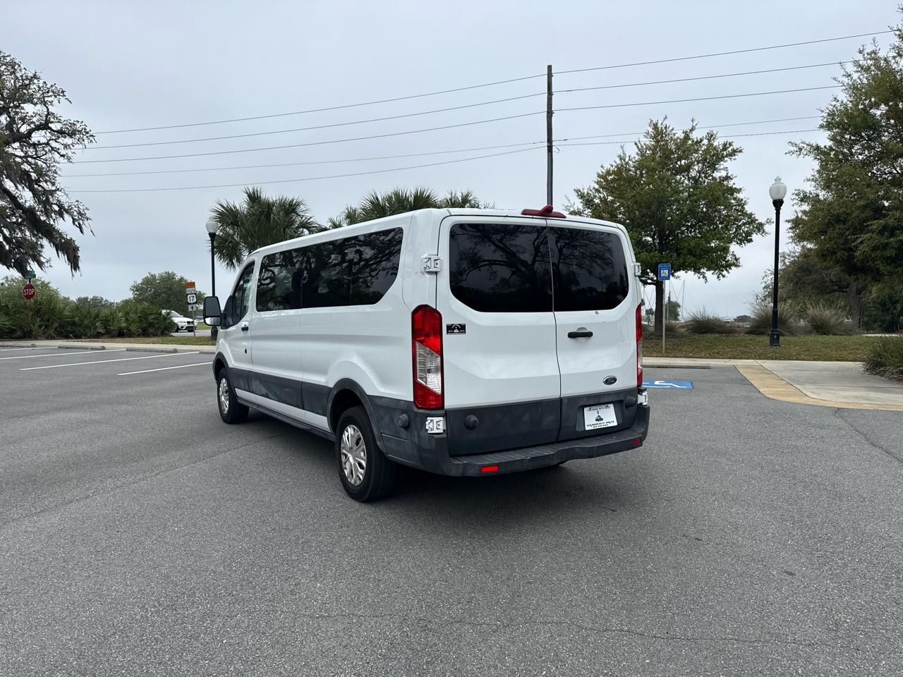Ford Transit 350 Wagon Low Roof XLT 60/40 Pass. 148-in. WB 2015