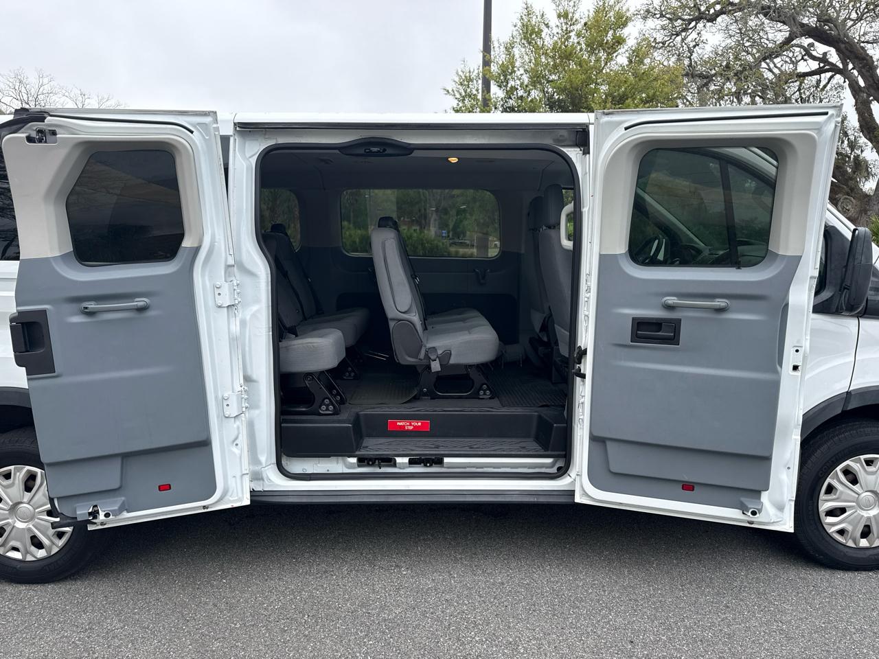 Ford Transit 350 Wagon Low Roof XLT 60/40 Pass. 148-in. WB 2015