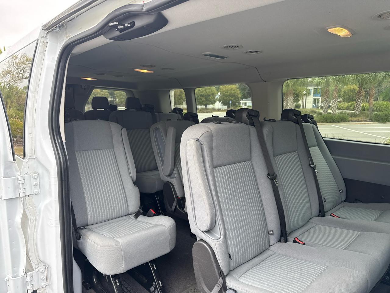 Ford Transit 350 Wagon Low Roof XLT 60/40 Pass. 148-in. WB 2015