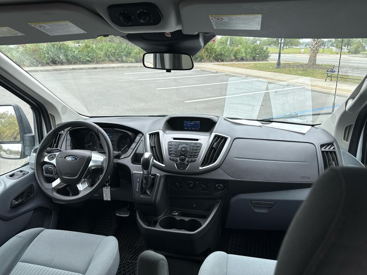 Ford Transit 350 Wagon Low Roof XLT 60/40 Pass. 148-in. WB 2015