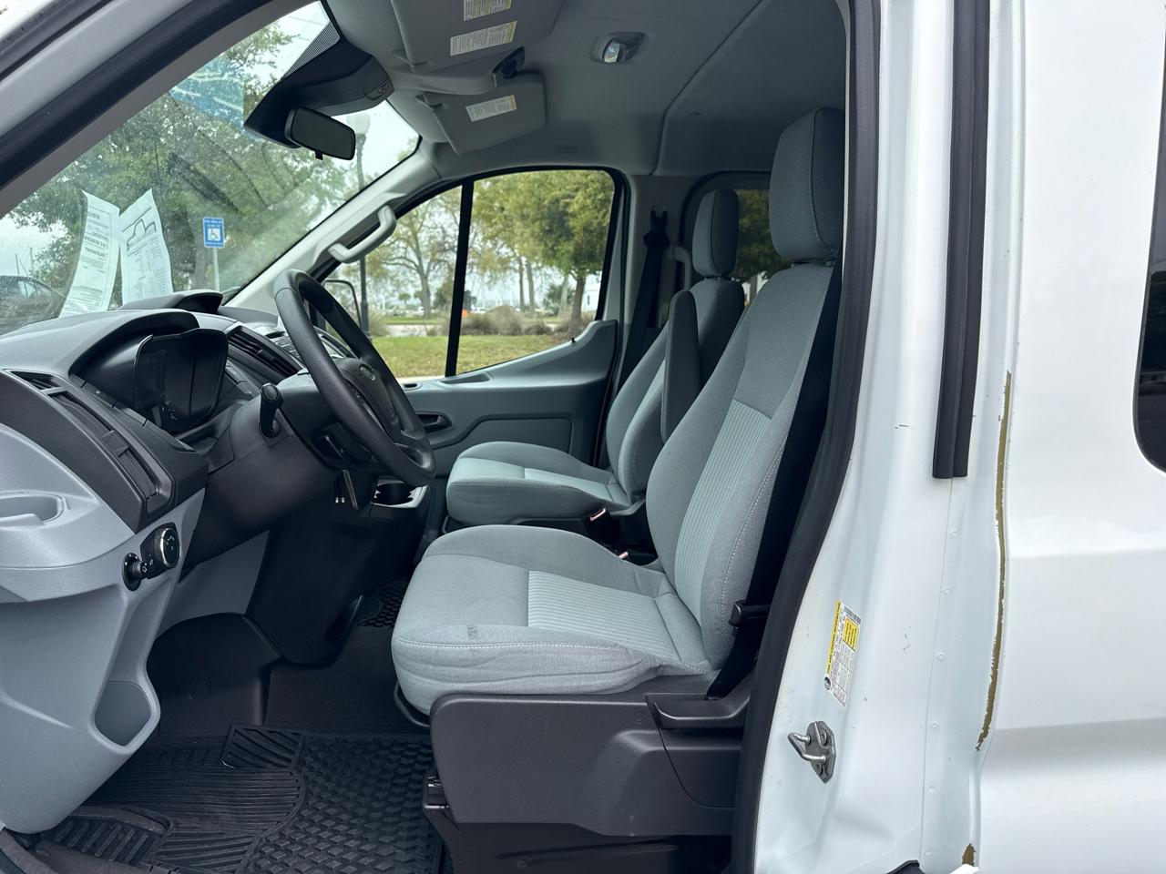 Ford Transit 350 Wagon Low Roof XLT 60/40 Pass. 148-in. WB 2015