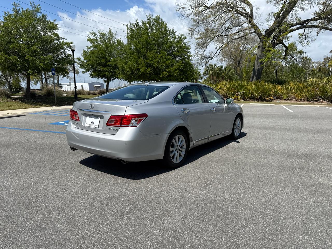 Lexus ES 350 Sedan 2010