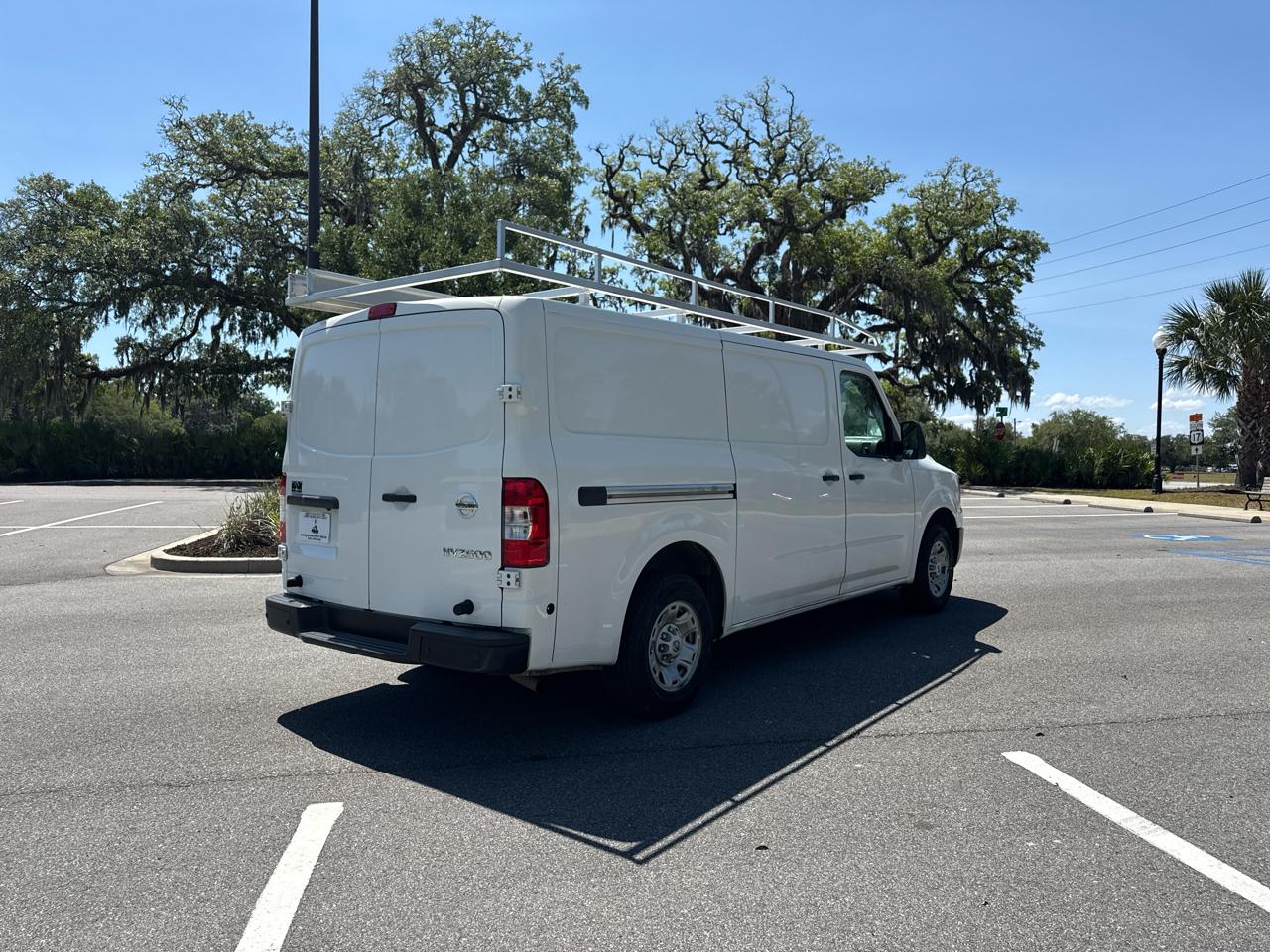 Nissan NV Cargo 2500 HD S V6 2021