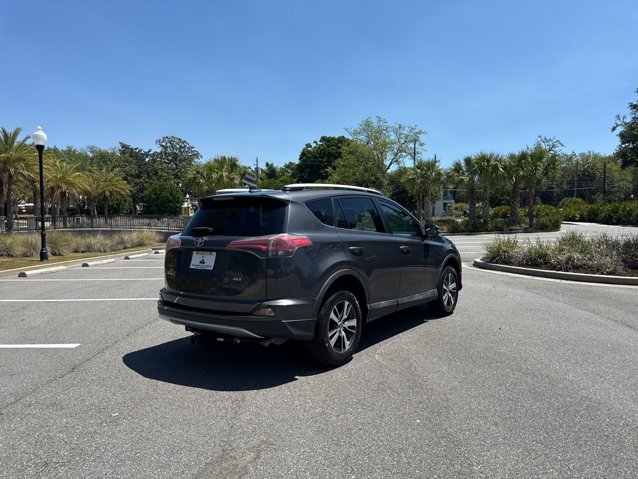 Toyota RAV4 XLE FWD 2016