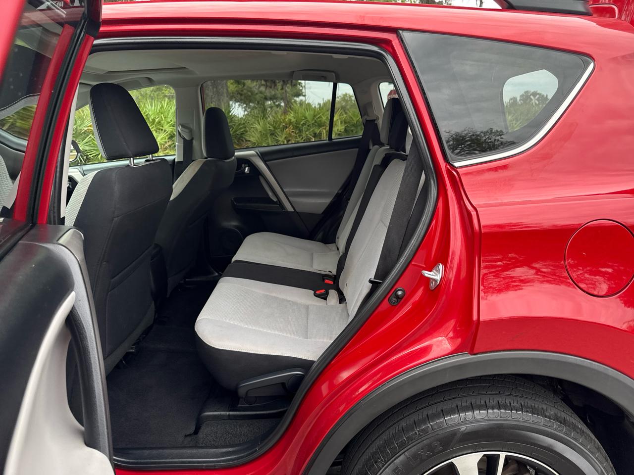 Toyota RAV4 XLE FWD 2017