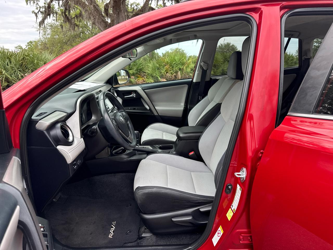 Toyota RAV4 XLE FWD 2017