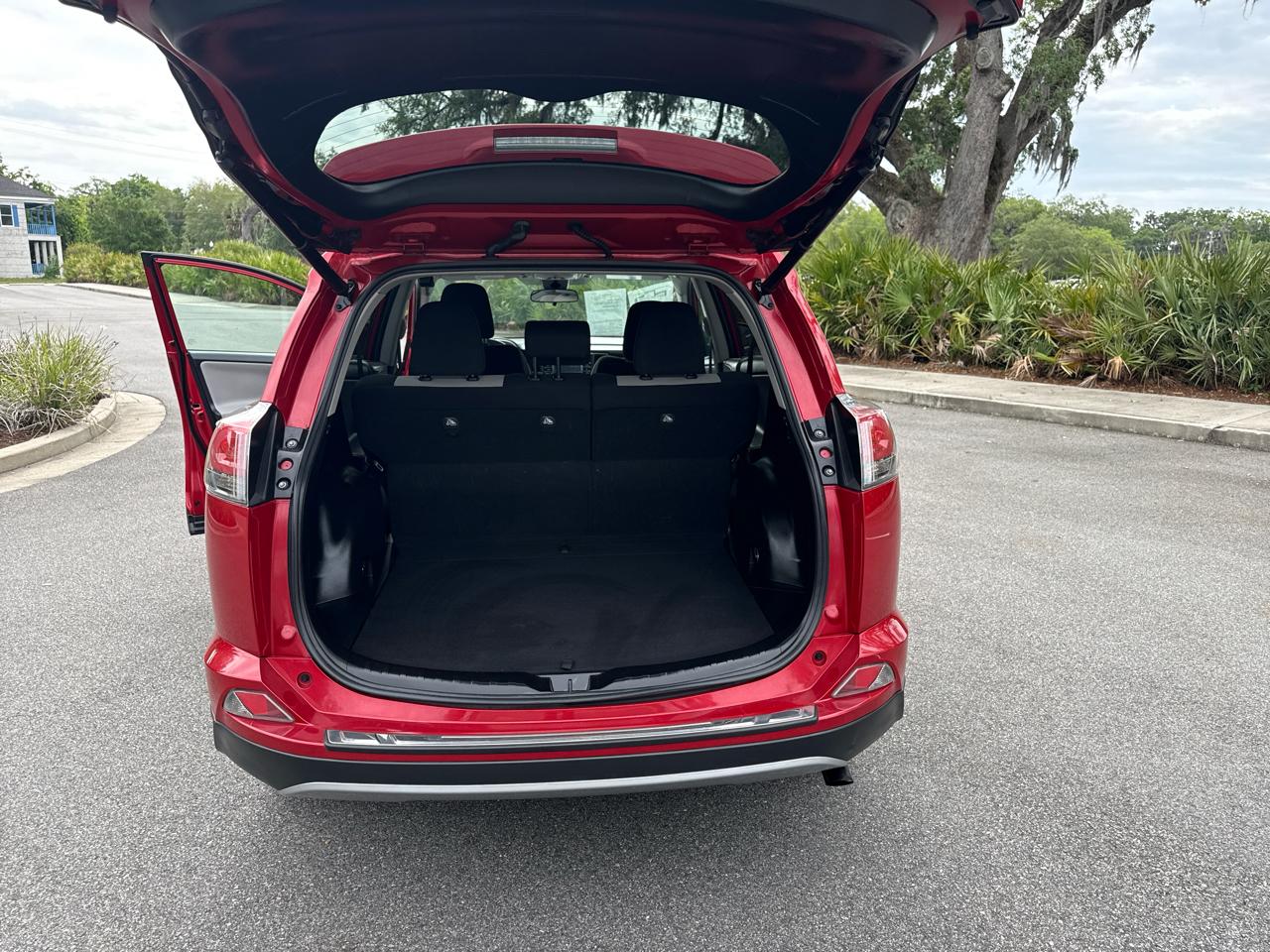 Toyota RAV4 XLE FWD 2017