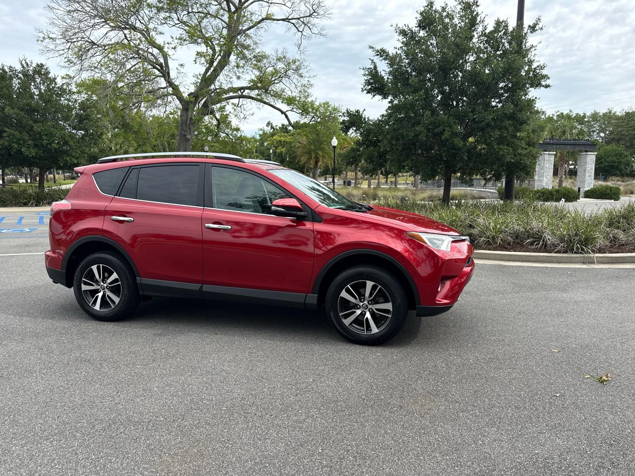 Toyota RAV4 XLE FWD 2017