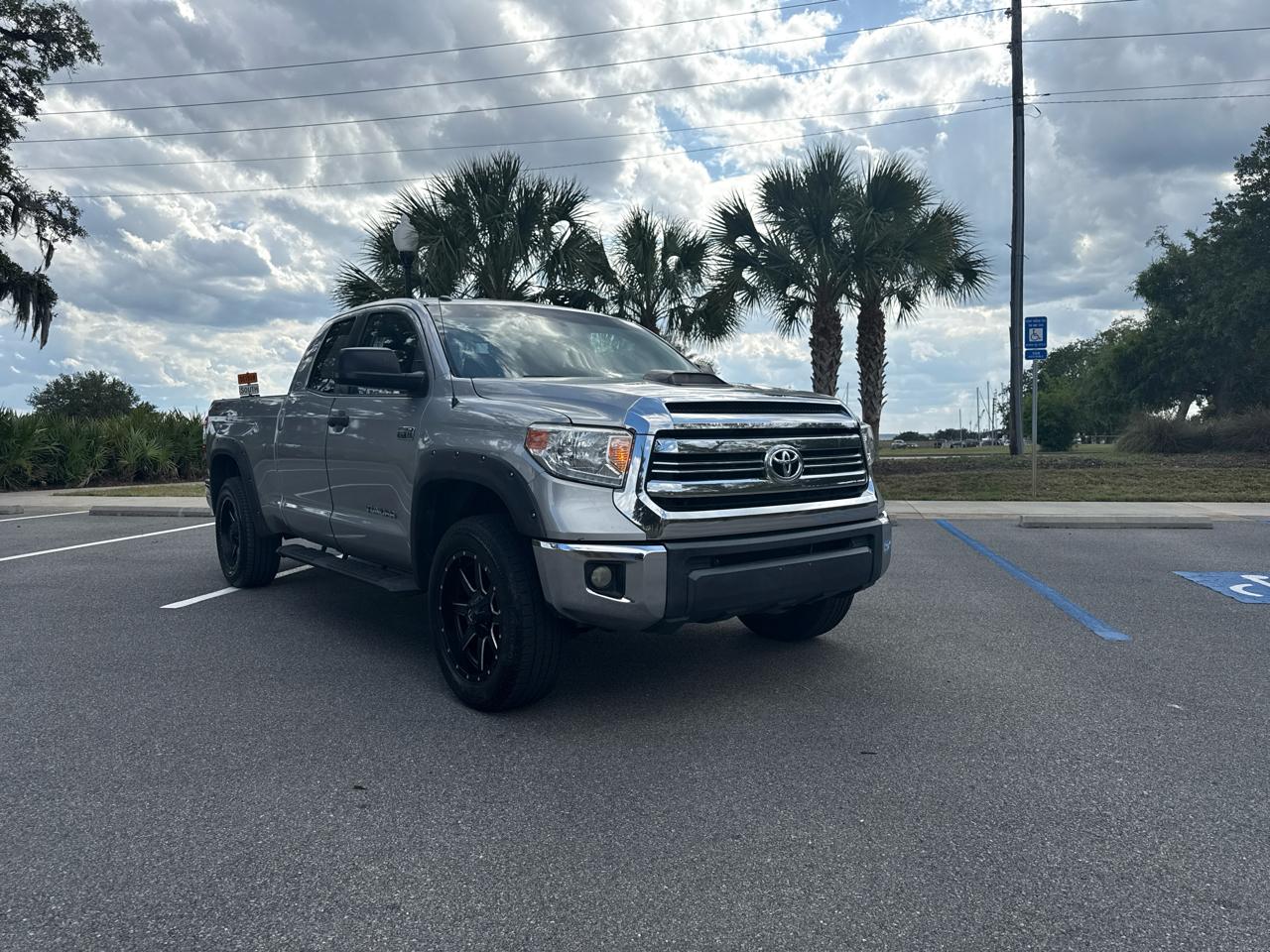 Toyota Tundra SR5 5.7L FFV V8 Double Cab 2WD 2016