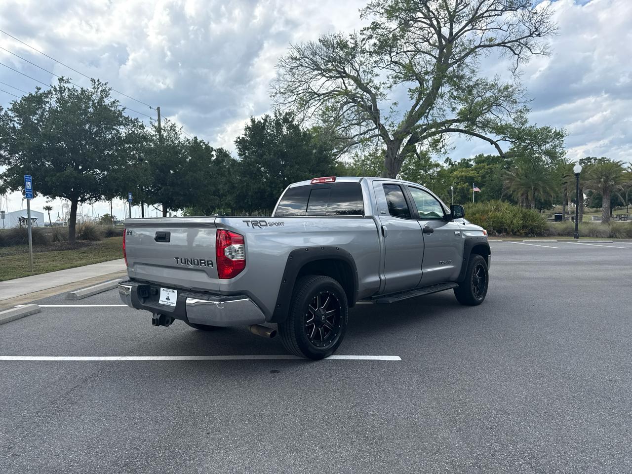 Toyota Tundra SR5 5.7L FFV V8 Double Cab 2WD 2016