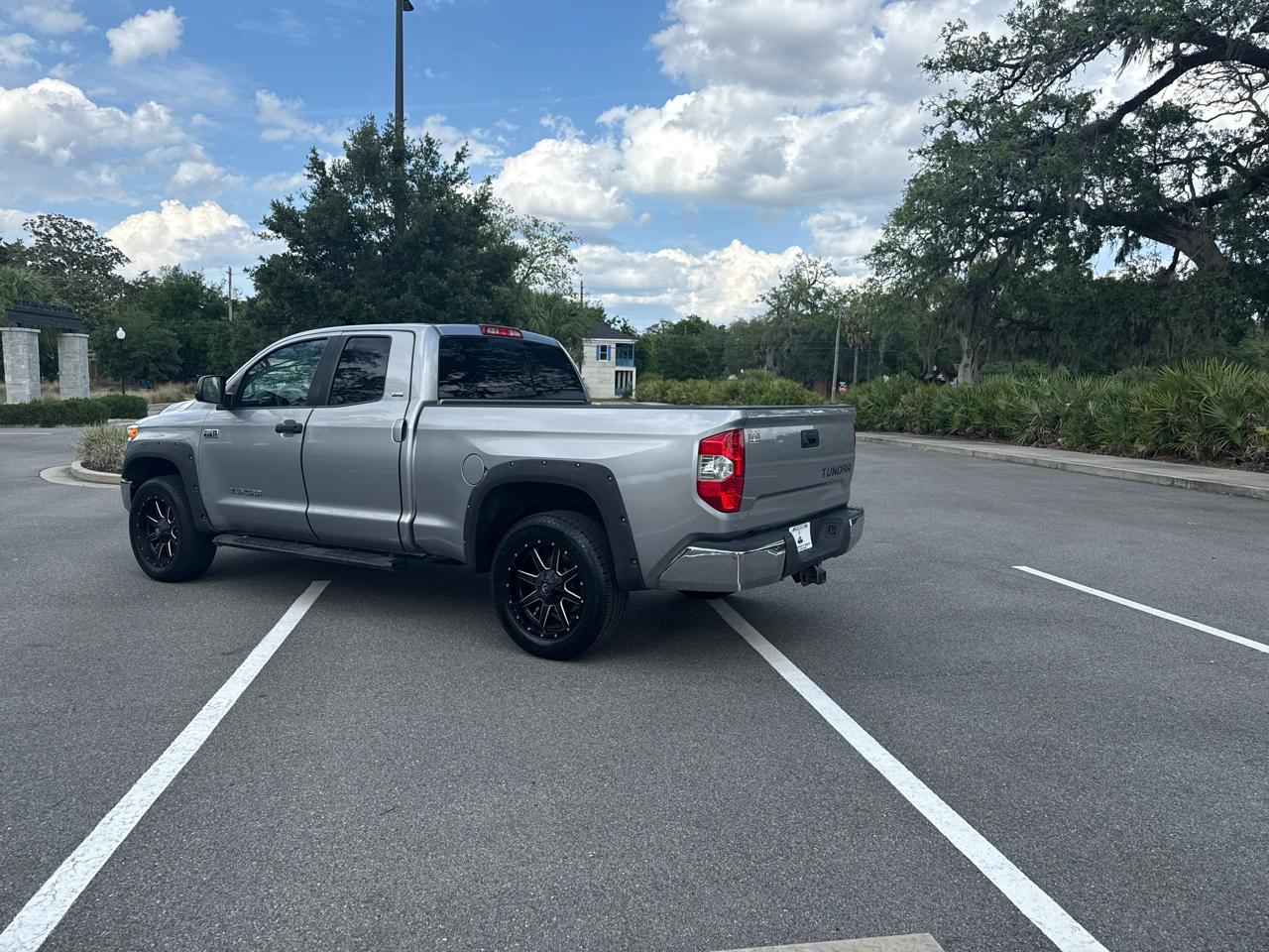 Toyota Tundra SR5 5.7L FFV V8 Double Cab 2WD 2016