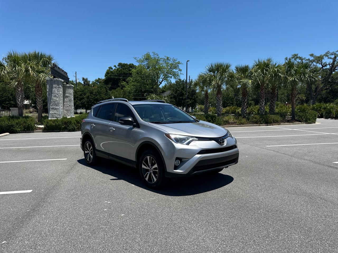 Toyota RAV4 XLE FWD 2017